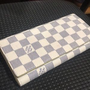 BRAND NEW LV WALLET MY MOM DIDNT WANT